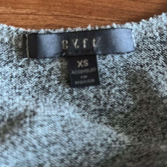 Gyft Light Gray Super Soft Sweater Top **Size XS** 🔥🔥 - Picture 3 of 3
